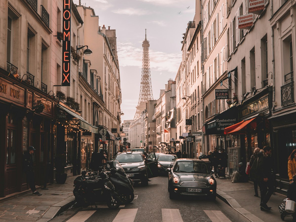 Rue parisienne, orientation en ville